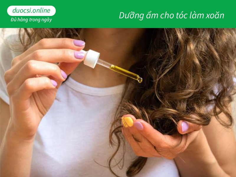 Dưỡng ẩm cho tóc làm xoăn